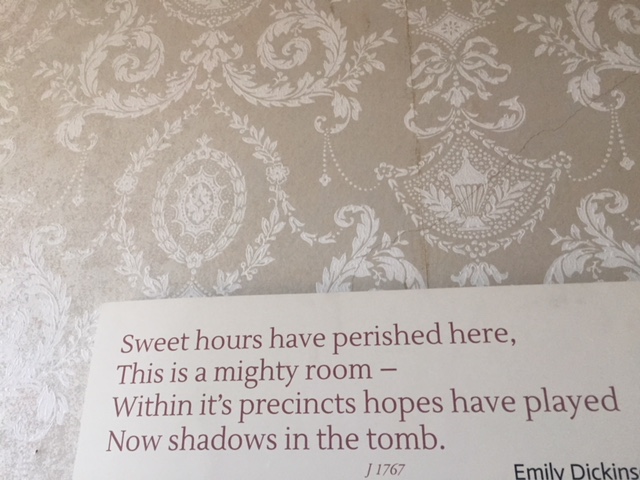 Poema sobre su habitación, junto a la puerta (aparece en el texto)