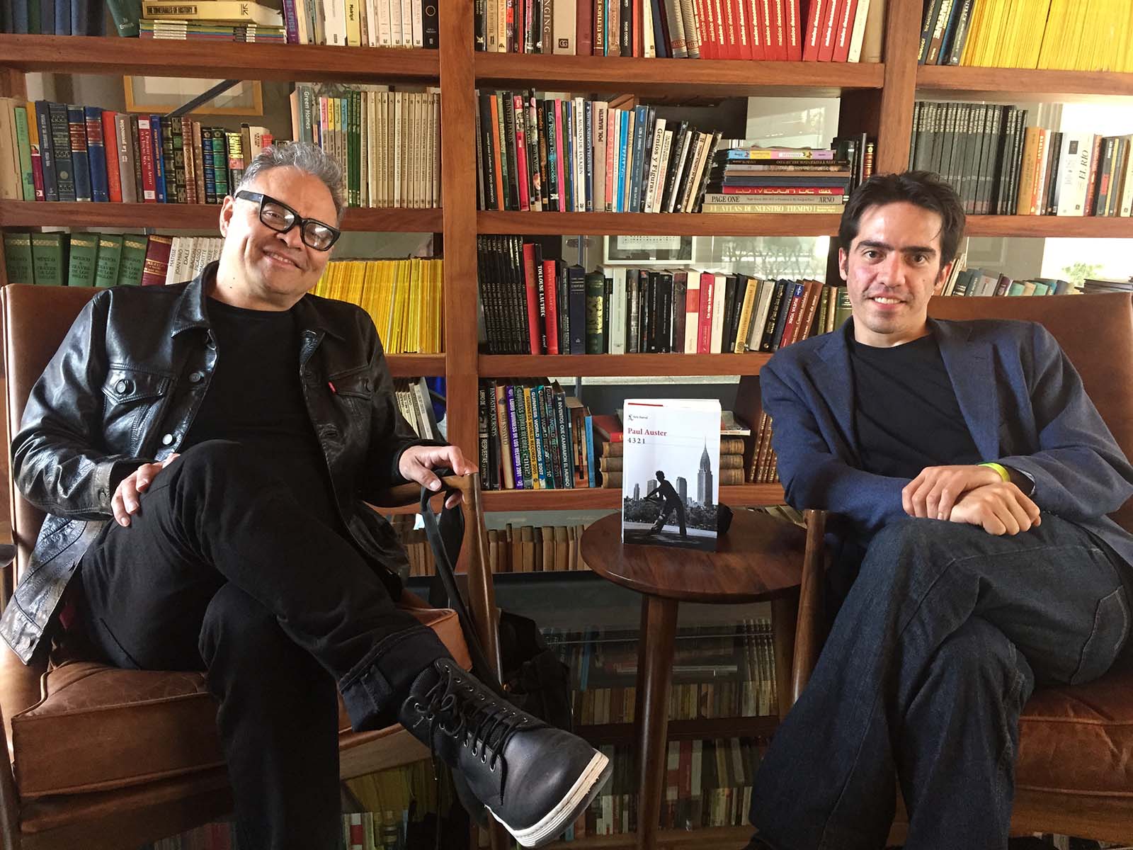 Joselo Rangel —compositor, músico, escritor y miembro fundador del grupo Café Tacvba— y Alejandro García Abreu conversan sobre 4 3 2 1 de Paul Auster durante el Hay Festival 2017.