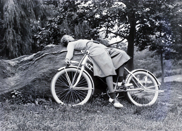 Martin Munkácsi, [Woman on boulder with bicycle], 1936