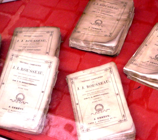 Libros de Rousseau en la Grand´Rue de Geneve (foto V-M)